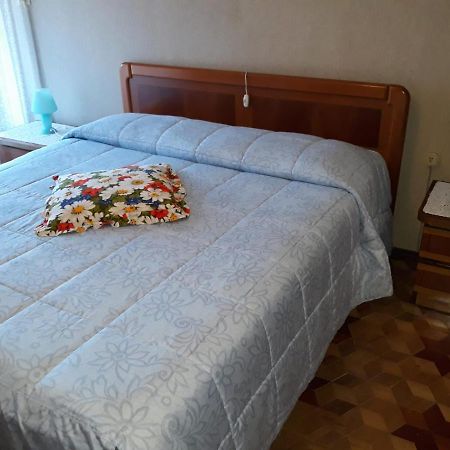Appartamento Con Parcheggio Pubblico Sotto Casa Saint-Vincent Exterior foto