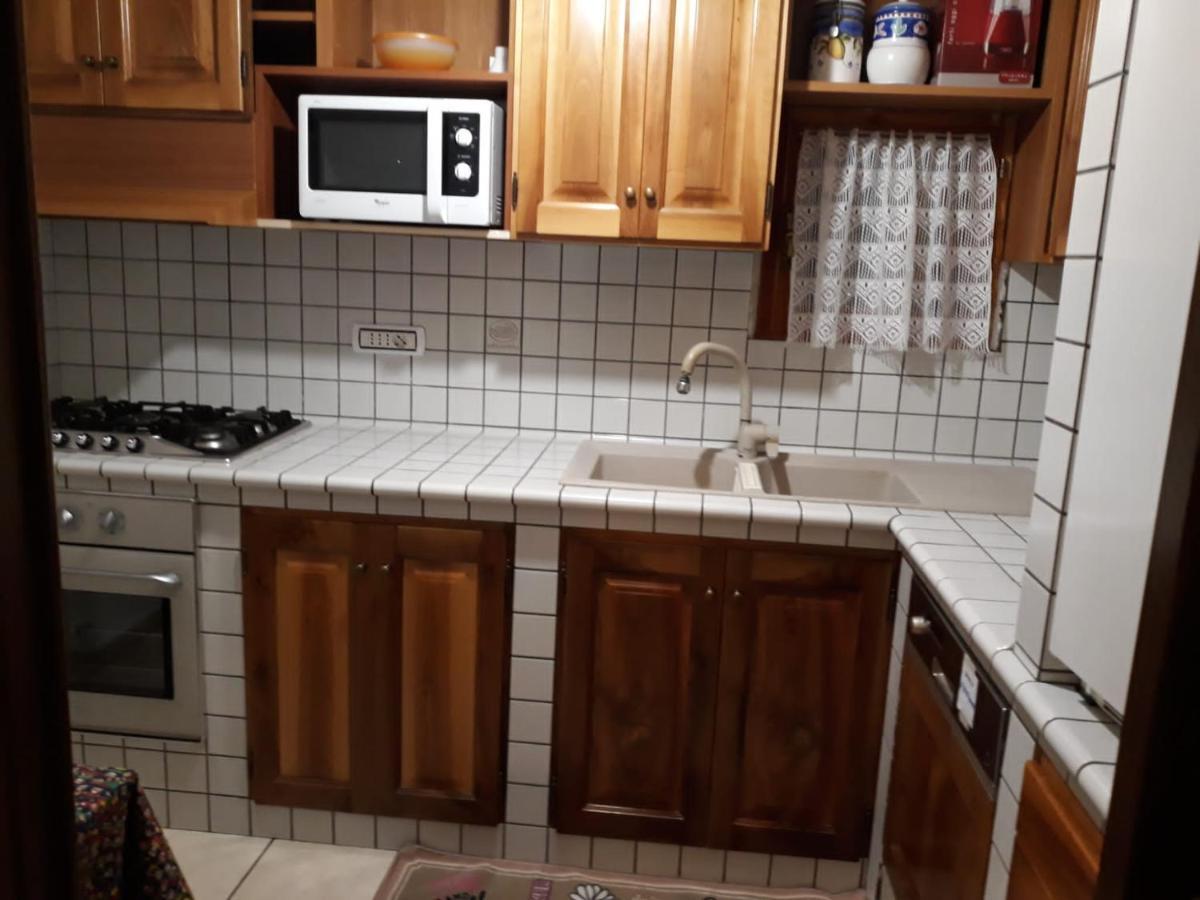 Appartamento Con Parcheggio Pubblico Sotto Casa Saint-Vincent Exterior foto