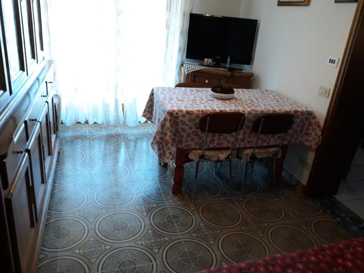 Appartamento Con Parcheggio Pubblico Sotto Casa Saint-Vincent Exterior foto