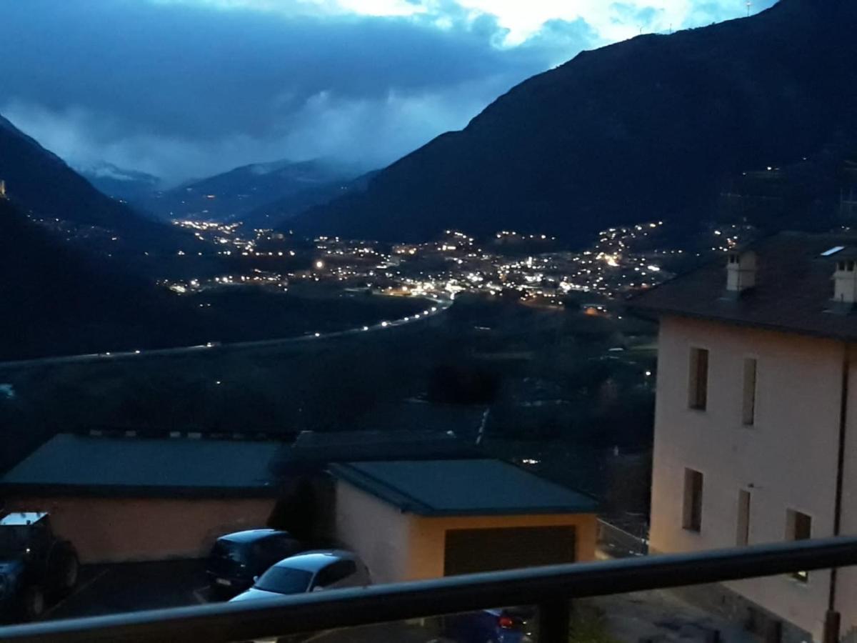 Appartamento Con Parcheggio Pubblico Sotto Casa Saint-Vincent Exterior foto